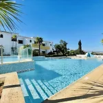 Apartment Lavanda - 2 Bedrooms - 3 Level Pool - Garden - 1km Estômbar