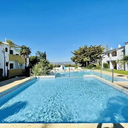 Lavanda - 2 Bedrooms - 3 Level Pool - Garden - 1km Estombar